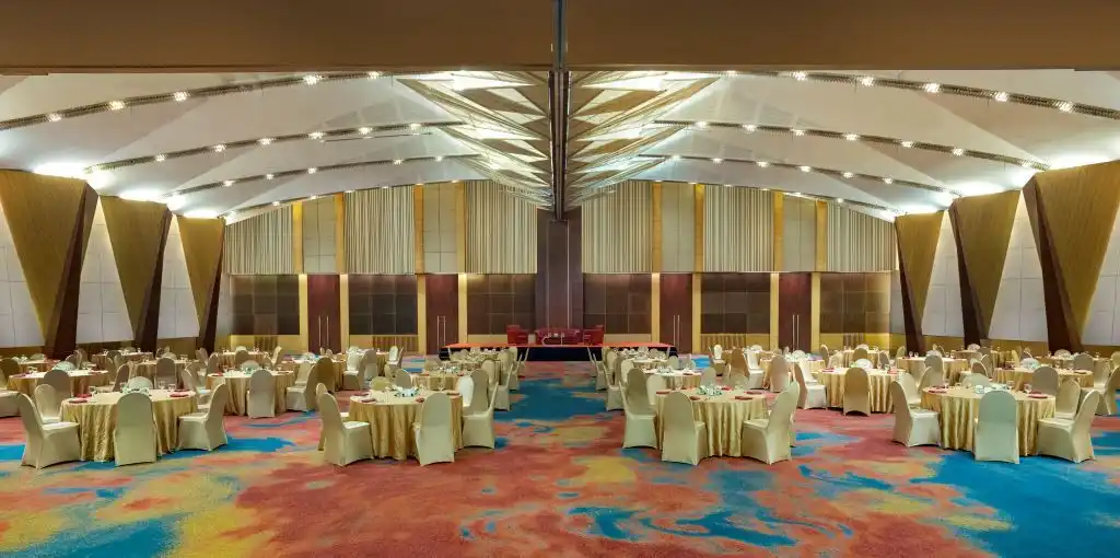 Round Table Setup at Dian Ballroom